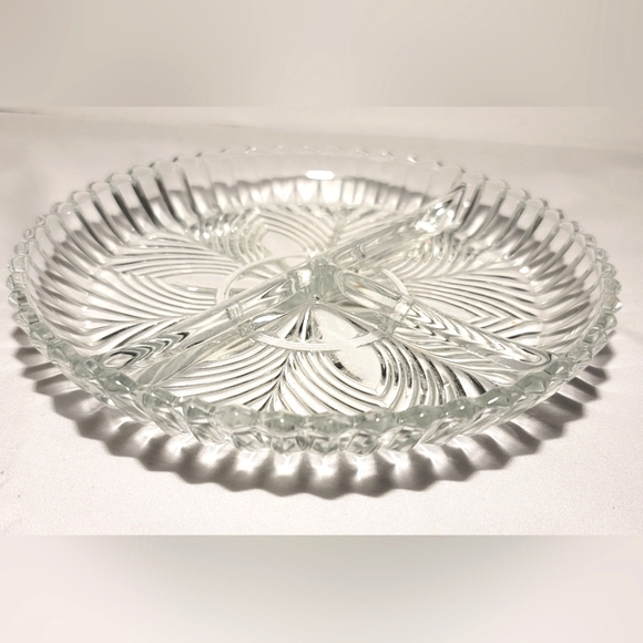 Vintage Indiana Glass round 3 part divided dish - Picture 4 of 8